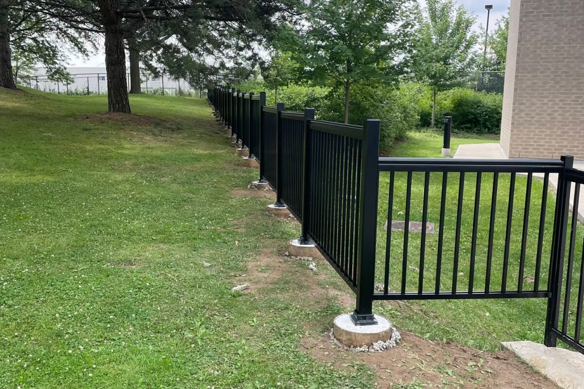 120 Dundalk – Aluminum Fence